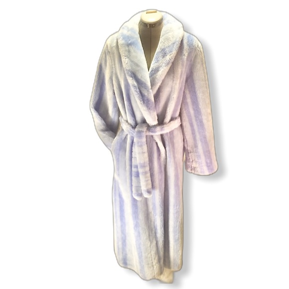 Vintage Other - ❗️SOLD❗️Vintage Faux Fur Robe
